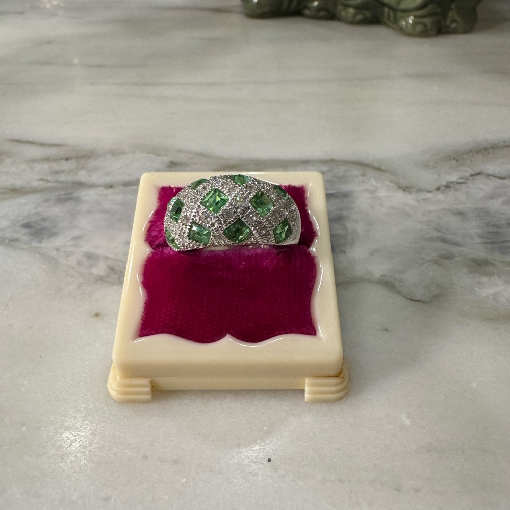 Elegant Silver and Green Glass dome Ring